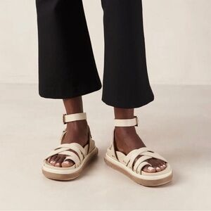 NEW ALOHAS Buckle Up Sandal